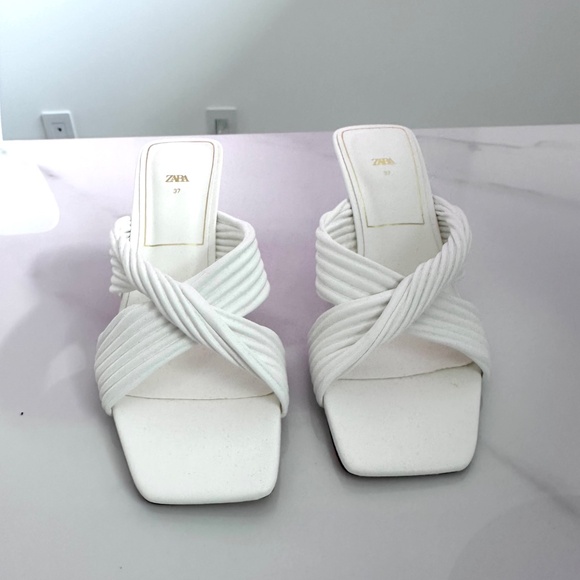 BRAND NEW Zara High Heels Heeled Pleated White Sandals. Size 7 - Picture 2 of 7